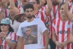 太有活了！看台的巴拉圭球迷身着梗图&ldquo;姆巴佩将军&rdquo;T恤！